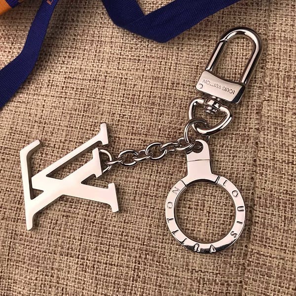 《大人気》ルイヴィトン キーホルダー LV イニシャル スーパーコピー M01192